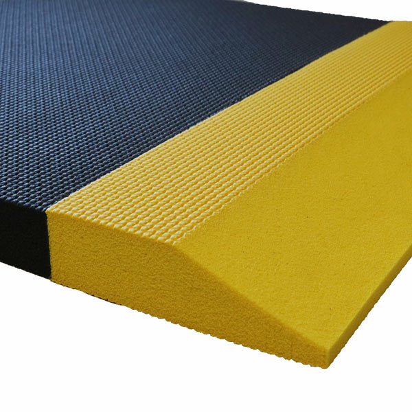 Wearwell UltraSoft Diamond-Plate SpongeCote Anti-fatigue Workstation mat-  Black w/ Yellow Borders